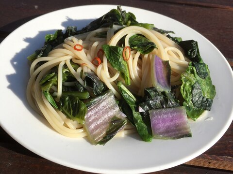 小松菜と紫白菜のペペロンチーノ♪